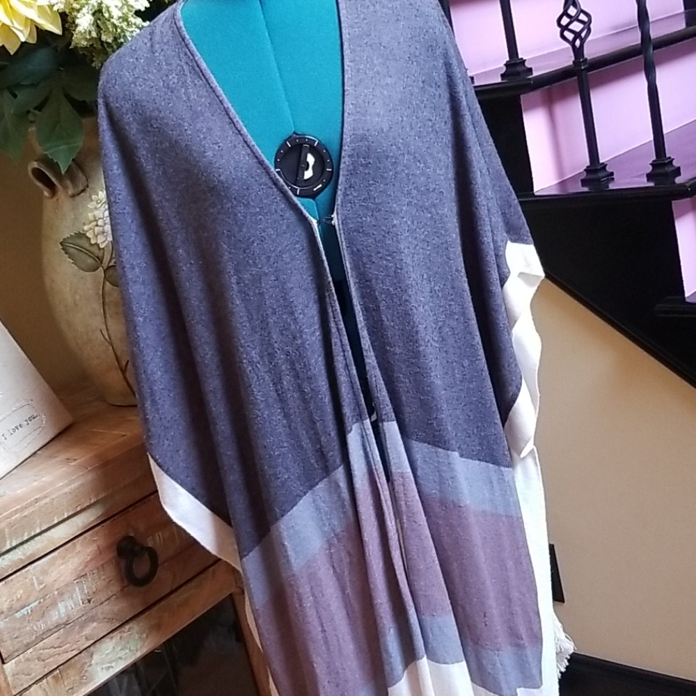 NWOT Bar lll Poncho - SZ S/M - Picture 3 of 5
